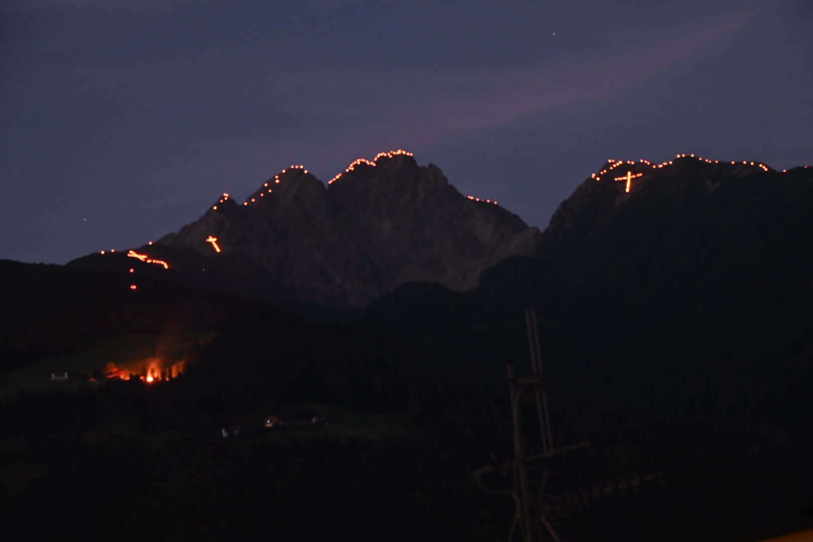 Herz Jesu Feuer in Südtirol: Ein lodernder Brauch auch in Riffian
